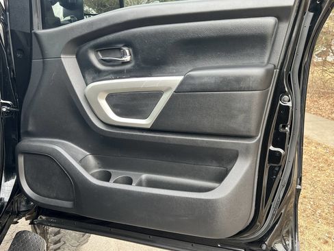 Used 2020 Nissan Titan SV w/ SV Convenience Package AWD/4WD image 24