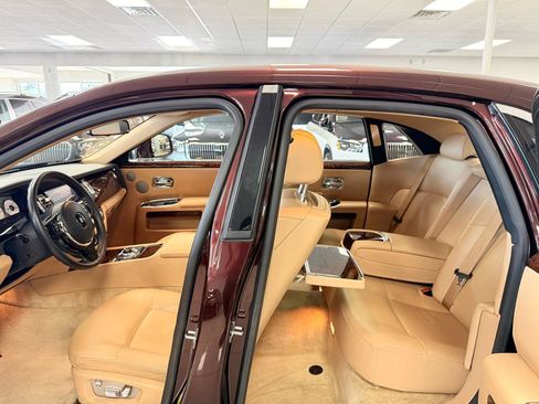 Used 2011 Rolls-Royce Ghost RWD image 12