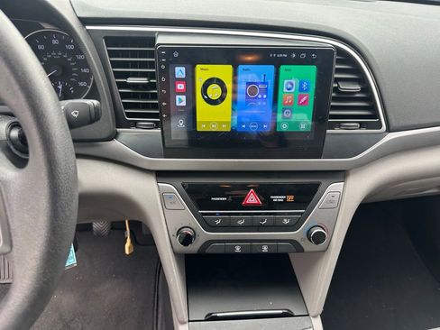 Used 2017 Hyundai Elantra SE image 24