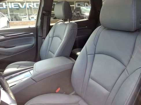 Used 2022 Buick Enclave Essence w/ Experience Buick Package image 7