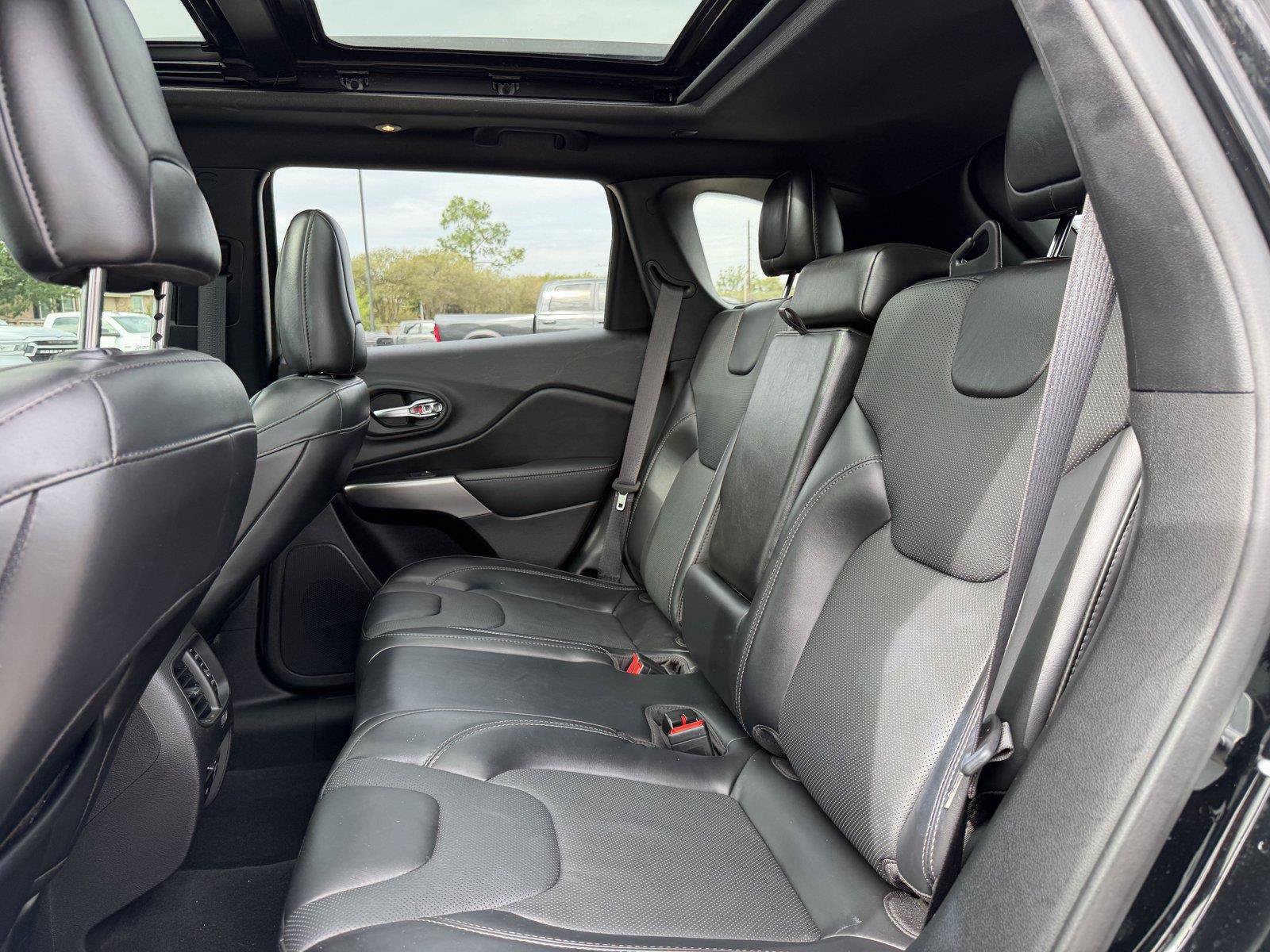 Used 2020 Jeep Cherokee High Altitude AWD/4WD image 18