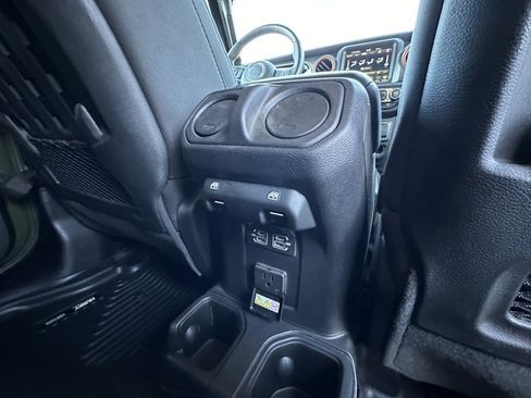 Used 2023 Jeep Gladiator Mojave w/ Cold Weather Group image 19