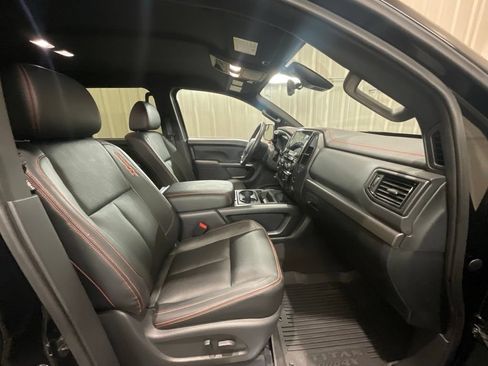 Used 2023 Nissan Titan PRO-4X w/ Pro-4x Convenience Package AWD/4WD image 15