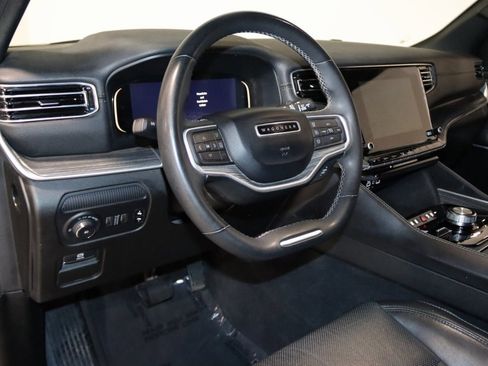 Used 2024 Jeep Wagoneer L Series II w/ Flexible Seating Group image 39