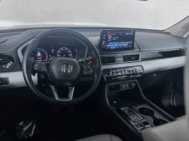 Used 2025 Honda Pilot EX-L image 8