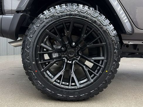 Used 2025 Jeep Wrangler Unlimited Sahara w/ Safety Group image 11