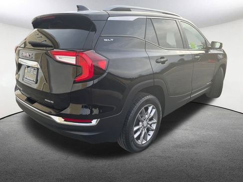 Used 2024 GMC Terrain SLT image 16