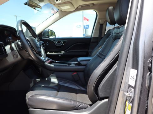 Used 2023 Lincoln Aviator Reserve image 10