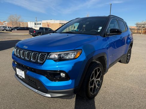 Used 2024 Jeep Compass Limited image 2