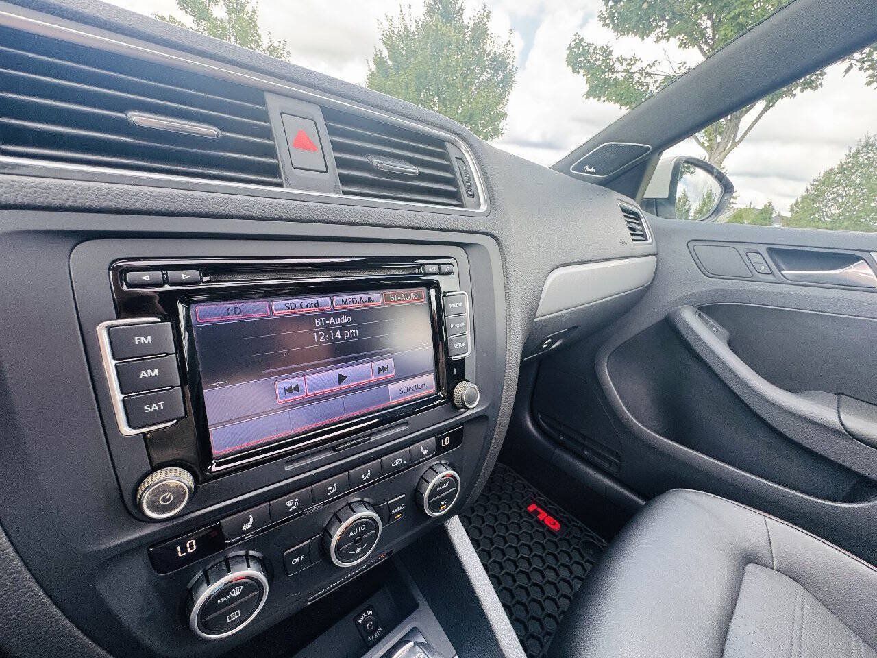 Used 2013 Volkswagen Jetta GLI Autobahn FWD image 19