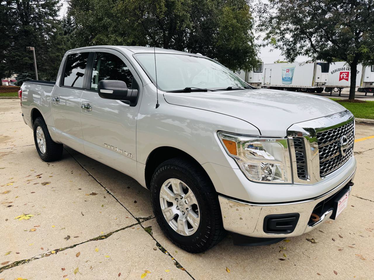 Used 2018 Nissan Titan SV AWD/4WD image 1
