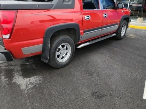 Used 2005 Chevrolet Avalanche Z66 w/ Sun And Sound Package image 2