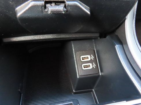 Used 2020 Ford Edge SE FWD image 27