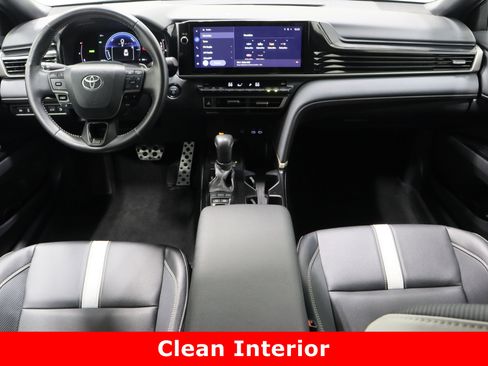 Used 2025 Toyota Camry SE image 30