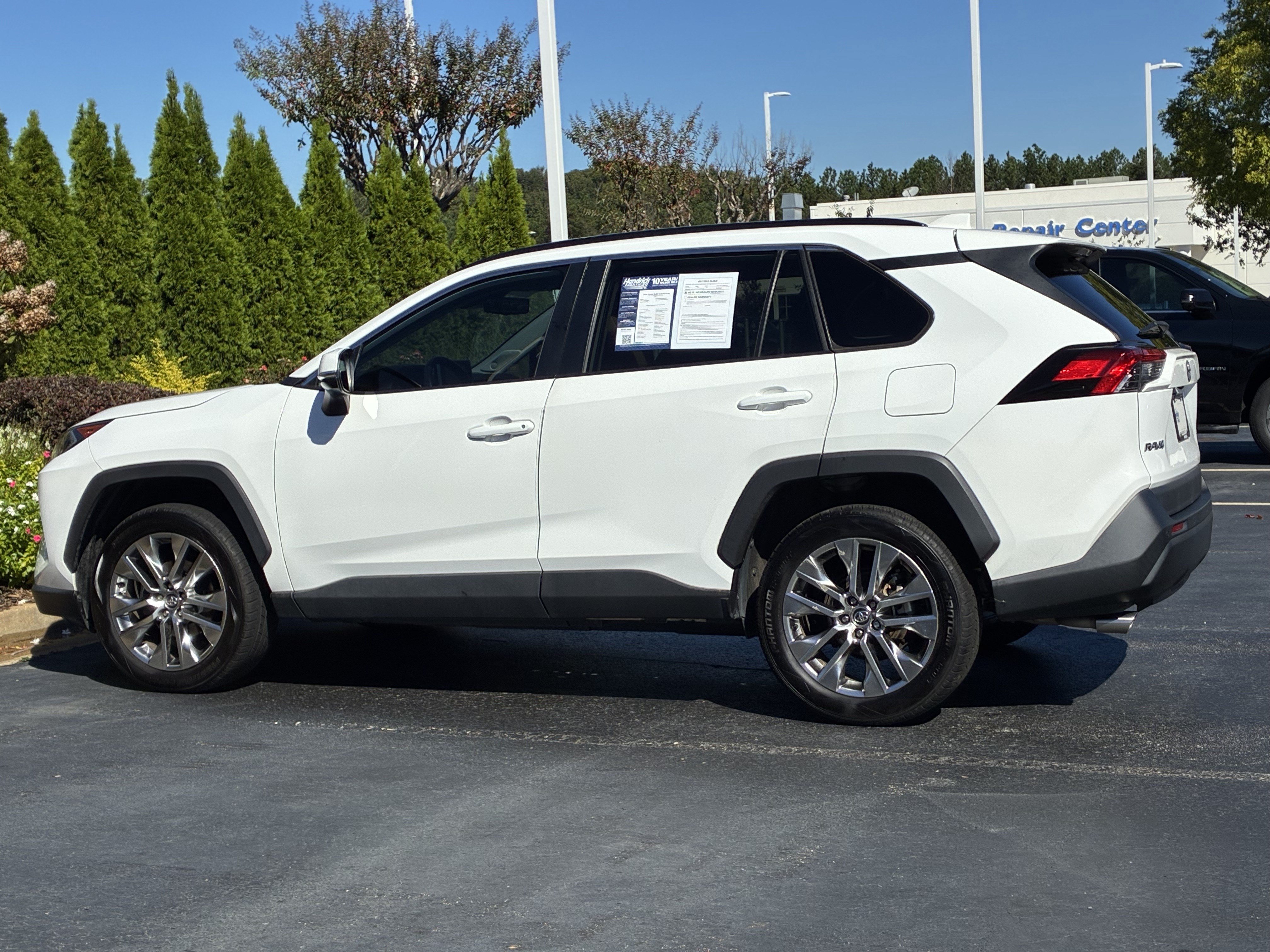 Used 2020 Toyota RAV4 XLE Premium FWD image 8