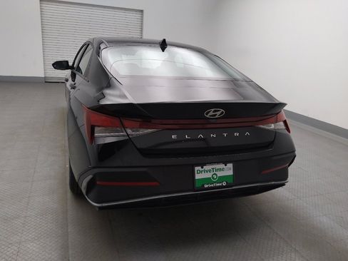 Used 2025 Hyundai Elantra SE FWD image 6