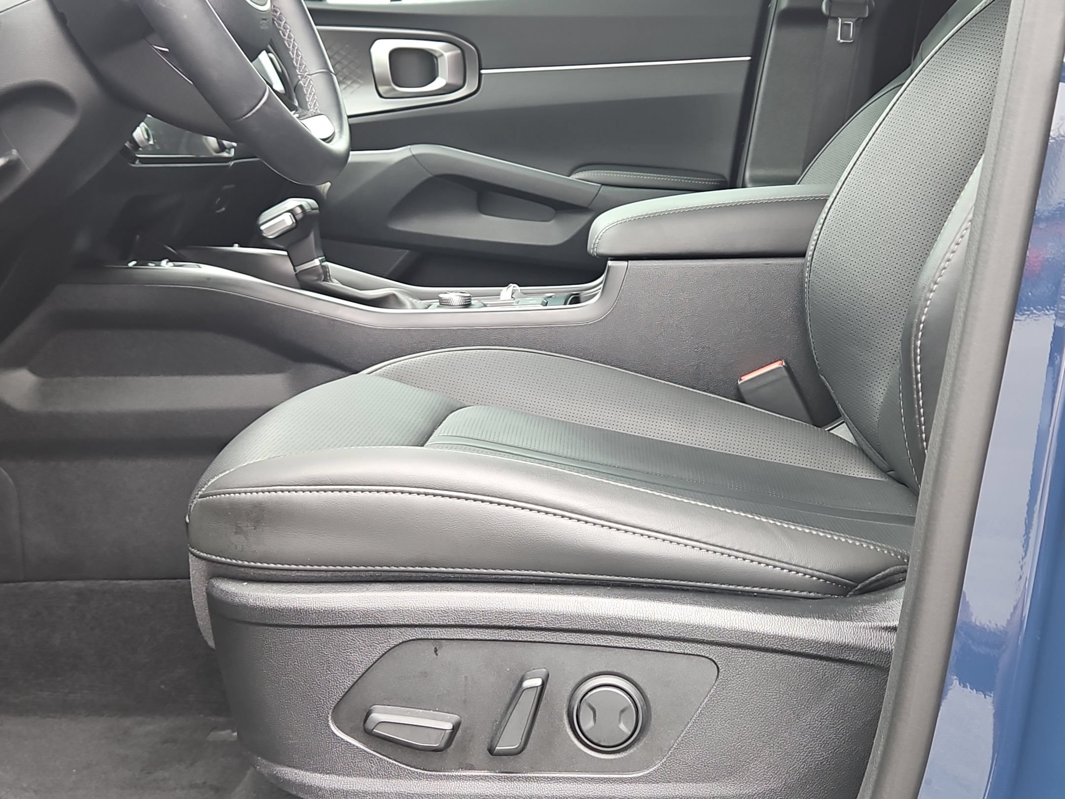 Used 2025 Kia Sorento S w/ Panoramic Sunroof Package FWD image 23