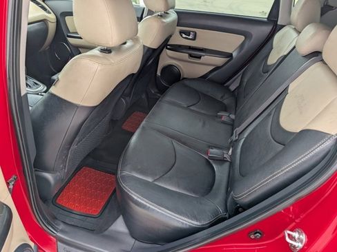 Used 2013 Kia Soul ! w/ Premium Pkg image 19