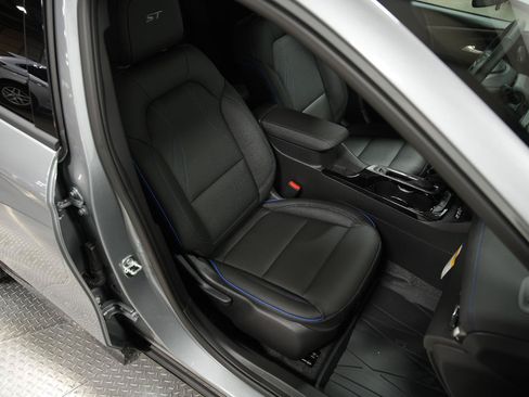 New 2026 Buick Envista Sport Touring w/ Convenience I Package FWD image 17