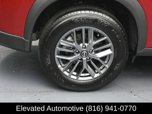 Used 2025 Nissan Rogue S AWD/4WD image 5