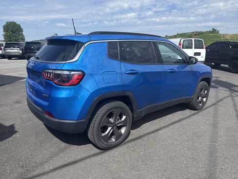 Used 2022 Jeep Compass Latitude AWD/4WD image 3
