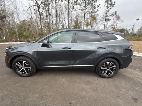 Used 2025 Kia Sportage EX image 2