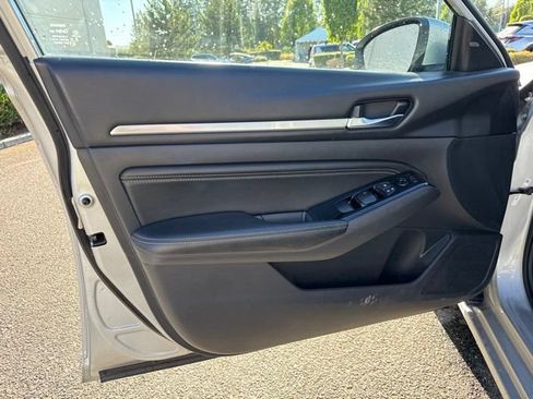 Used 2021 Nissan Altima 2.5 SV FWD image 14