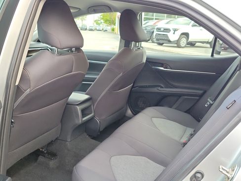 Used 2018 Toyota Camry SE image 8