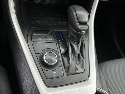 Certified 2021 Toyota RAV4 LE image 20