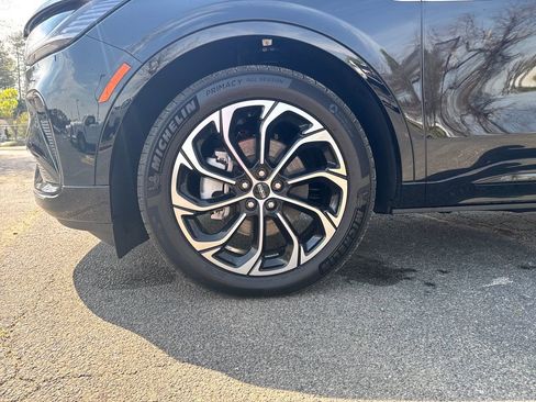 Used 2025 Lincoln Nautilus Reserve image 25