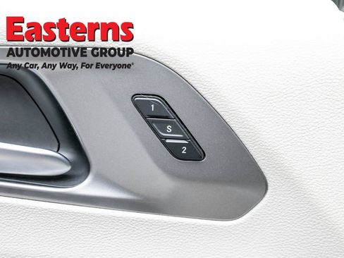 Used 2023 Chrysler Pacifica Touring-L FWD image 21