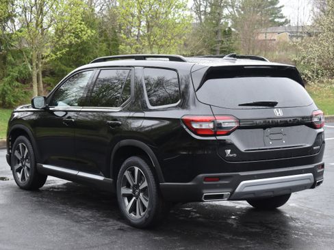 New 2025 Honda Pilot Touring image 5