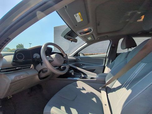 Used 2025 Hyundai Elantra SEL FWD image 15