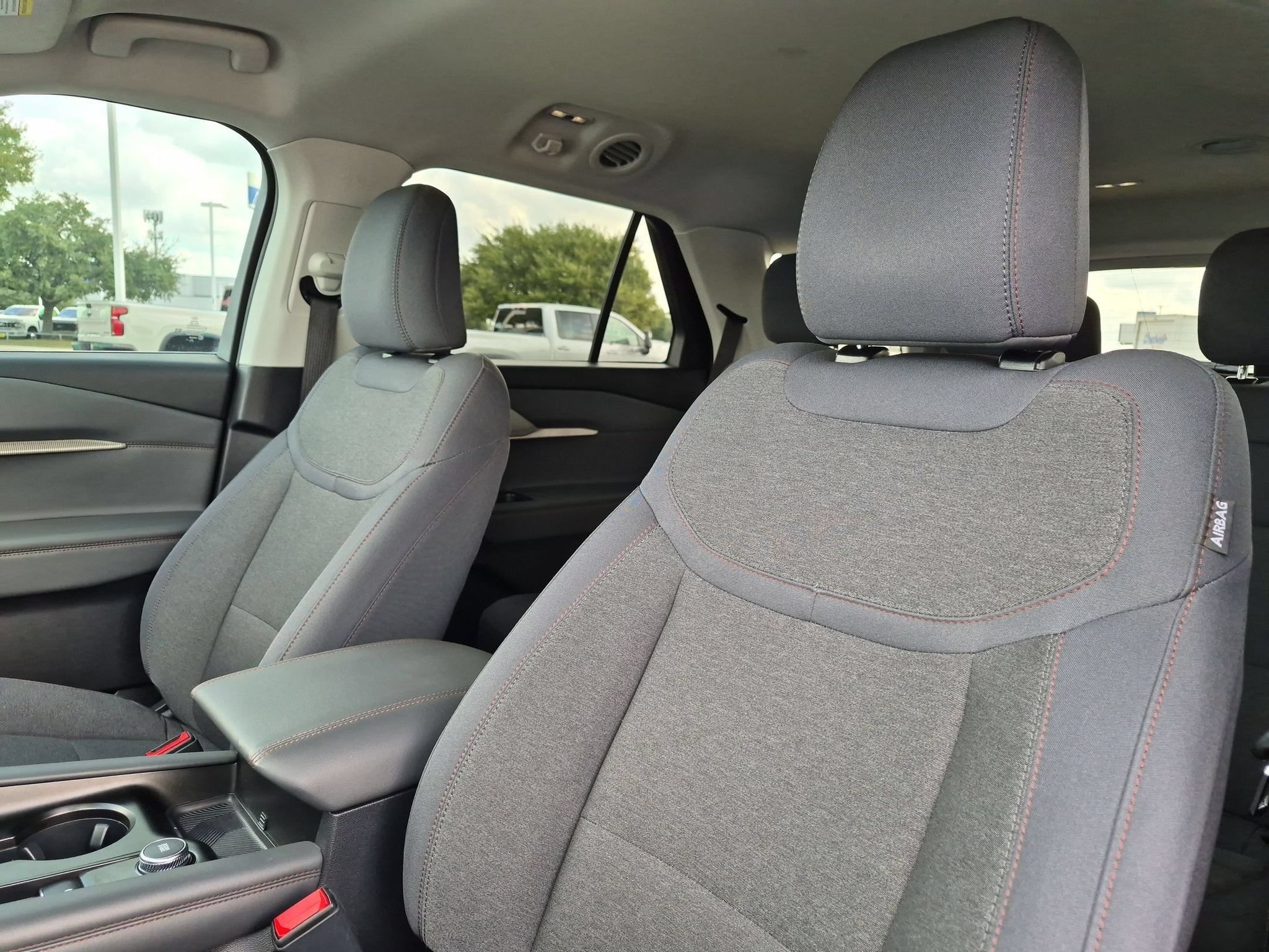 Used 2025 Ford Explorer Active RWD image 13