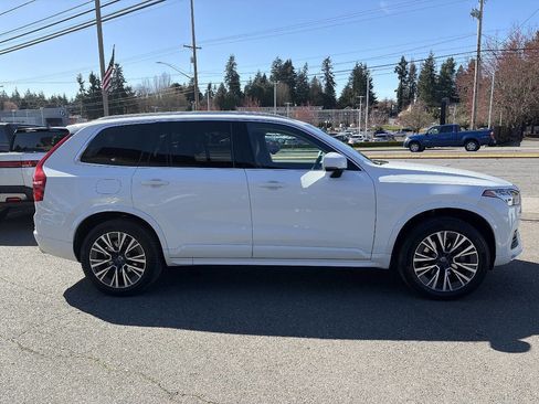 Used 2020 Volvo XC90 T5 Momentum image 13