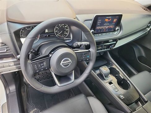 Used 2021 Nissan Rogue SL image 10