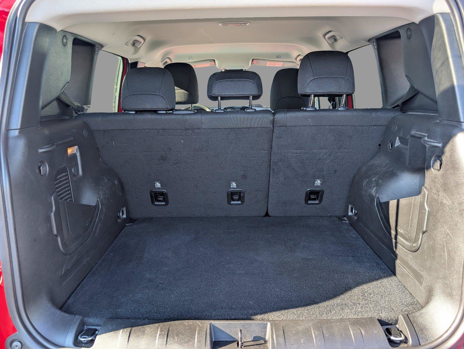 Used 2023 Jeep Renegade Latitude AWD/4WD image 5