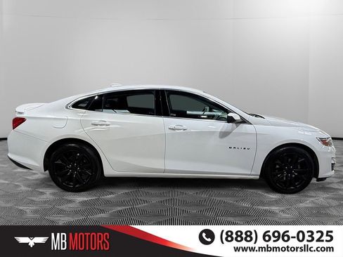 Used 2022 Chevrolet Malibu RS image 2