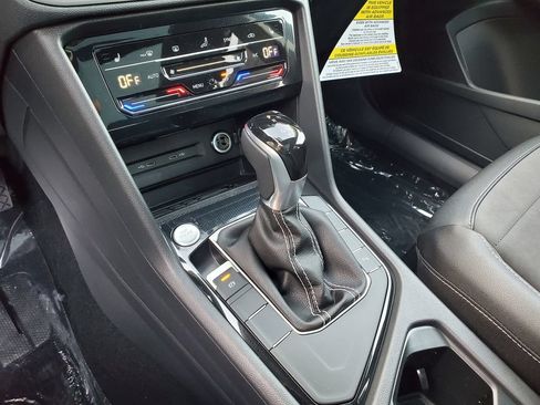 New 2026 Volkswagen Taos SE FWD image 10