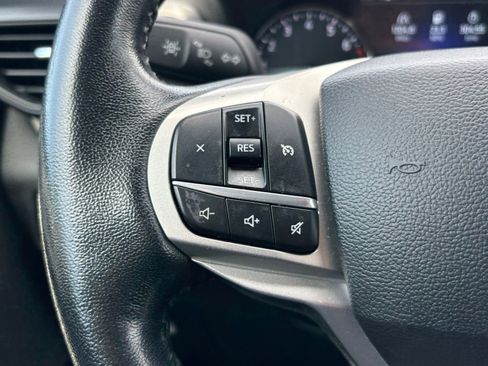 Used 2023 Ford Explorer XLT AWD/4WD image 26