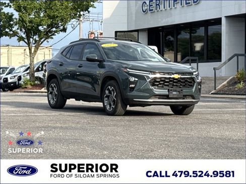 Used 2025 Chevrolet Trax LT w/ Driver Confidence Package FWD image 1