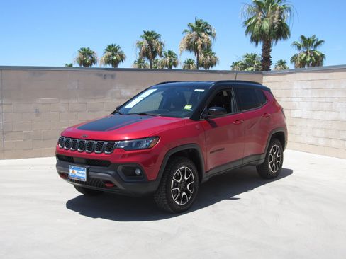 Used 2025 Jeep Compass Trailhawk AWD/4WD image 1