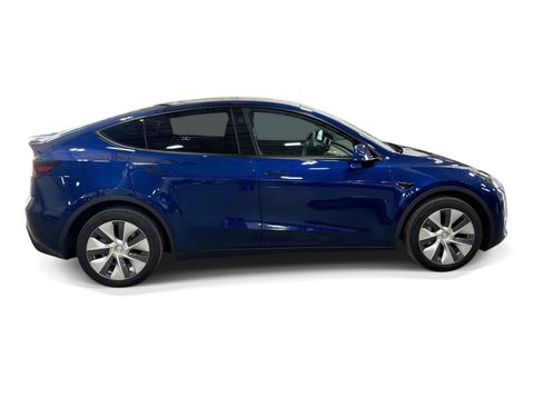 Certified 2023 Tesla Model Y Long Range AWD/4WD image 7