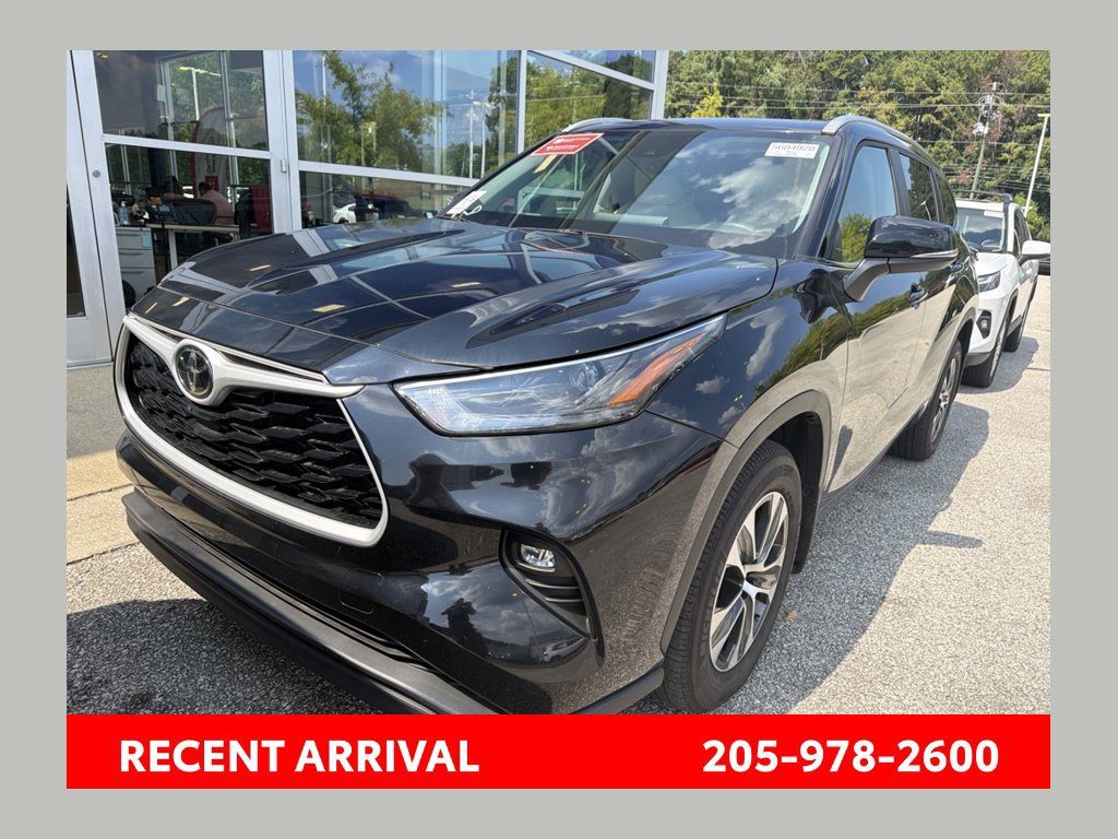 Used 2025 Toyota Highlander XLE FWD image 1