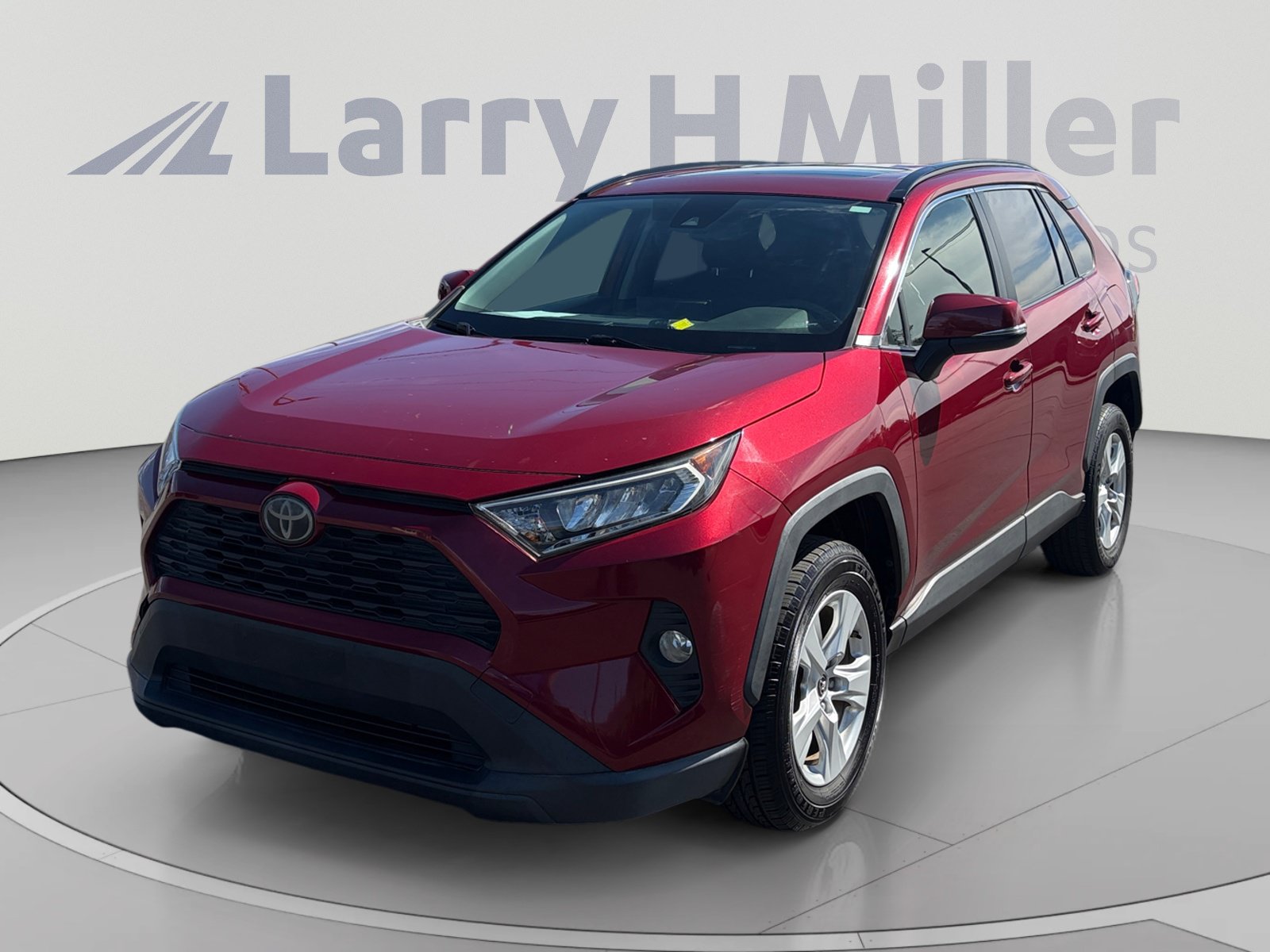 Used 2019 Toyota RAV4 XLE w/ Carpet Mat Package FWD image 1