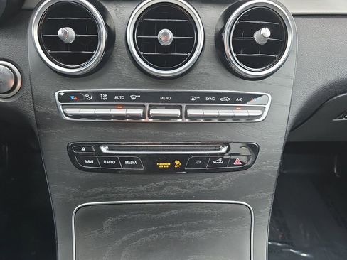 Used 2019 Mercedes-Benz GLC 300 4MATIC image 16