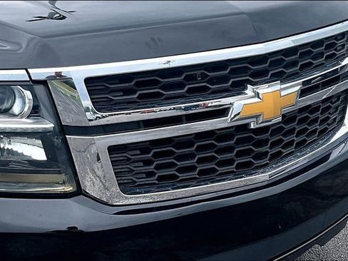 Used 2018 Chevrolet Suburban LT RWD image 33