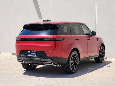 Used 2025 Land Rover Range Rover Sport image 7