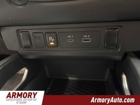 Used 2022 Nissan Frontier SV w/ Technology Package image 18