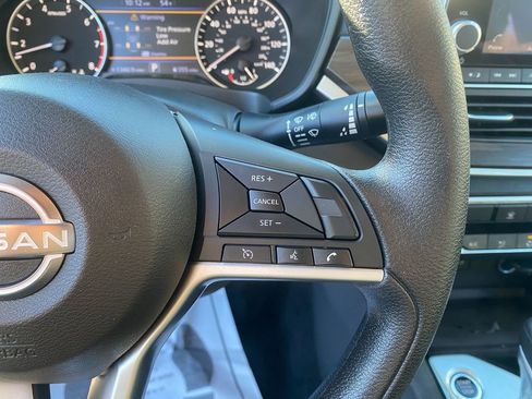 Used 2024 Nissan Altima 2.5 SV image 17